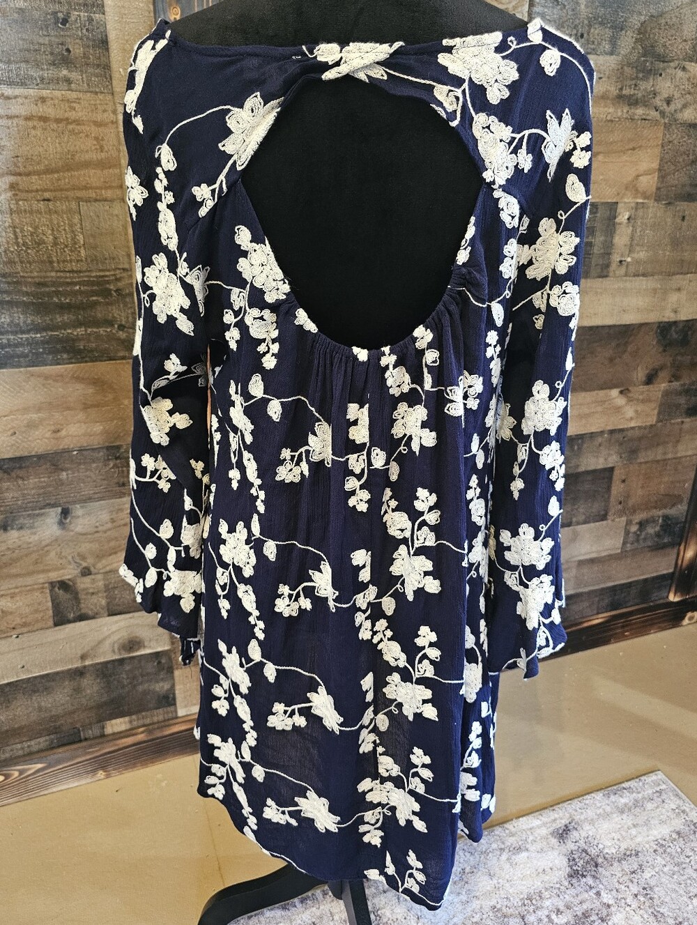 UMGEE DARK BLUE TOP OR DRESS SIZE MEDIUM FLORAL DESIGN